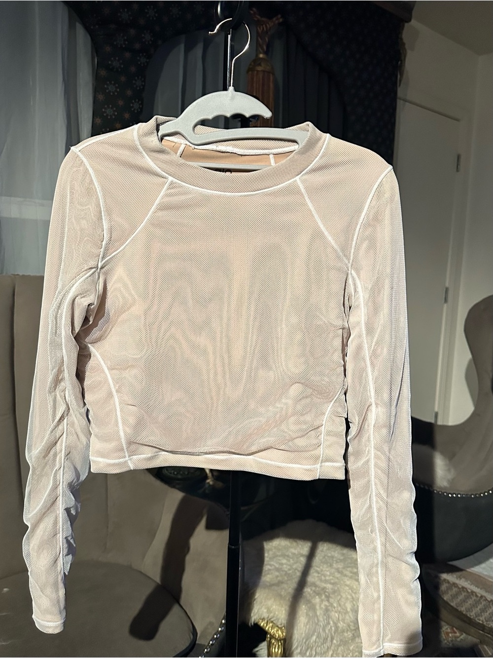 ALO Yoga nude Long-Sleeve Mesh Crop Top